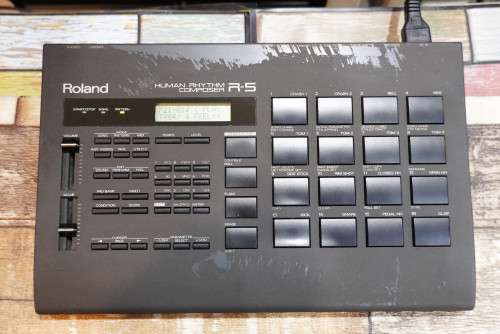 บอกซ์กลอง Roland R-5 ลงจังหวะไทย78จังหวะ พร้อมออกงาน ใช้งานปรกติทุกปุ่ม พร้อมอะแด๊ปเตอร์