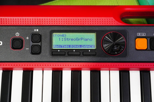 ตัวละ 6000 Casio CT-S200 400เสียง จังหวะหัดเล่นและลำโพงในตัว ต่อแอมป์นอกได้ ใส่ถ่านได้ ต่อUSBได้ 6