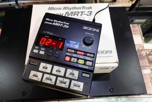 บอกซ์กลอง ZOOM MRT-3B ขนาดพกพา ใส่ถ่านได้ ซาวด์กลองดีมาก เซฟจังหวะได้99