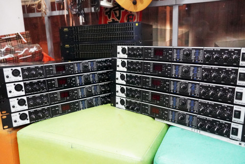 เอฟเฟคไมค์ ZOOM RFX-2200 เป็นรุ่นที่ดีที่สุดของZOOM เสียงหนาหวานกังวานดีมาก ชมรีวิวยูทูปที่ช่องTokai