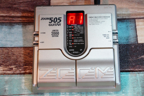 ZOOM 505(MADE IN JAPAN) 24เอฟเฟค โปรแกรมได้24เสียง ตัวเดียวได้ก้อนเกือบทุกเสียงเสียงหนาอ้วนดีมาก