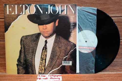 (24) แผ่นเสียง Elton John - Breaking Hearts (Album) 1LP