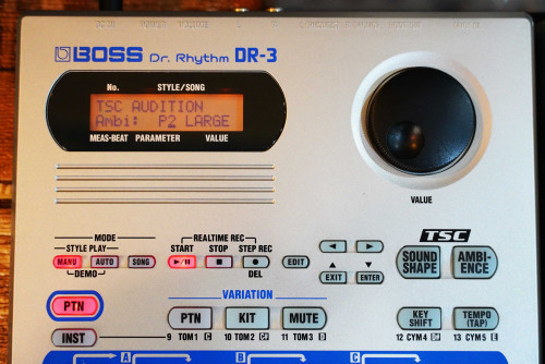 BOSS DR-3 รุ่นประหยัดของ DR-880 เสียงดี ซาวด์กลองยุคใหม่แล้ว สร้างจังหวะง่าย ลูปเป็นเพลงได้ 120เสียง 1