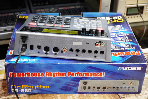 เหมือนใหม่กล่องครบ BOSS DR-880 ลงจังหวะไทย76จังหวะ พร้อมอะแด๊ปเตอร์แท้ คู่มือไทย ประกันร้าน1เดือน 3