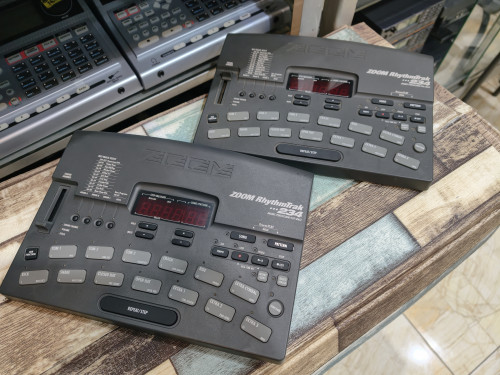 ZOOM RT-234 (JAPAN) งานญี่ปุ่น ตั้งได้64ชุดกลอง เซฟได้100จังหวะ โรงงาน400จังหวะ ซาวด์24บิต 13แป้นเคา