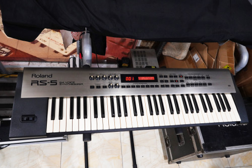 Roland RS-5 (JAPAN) งานญี่ปุ่น เสียงหนา ทัชชิ่งดี ราคาเบาๆ ใช้งานปรกติ พร้อมกระเป๋า