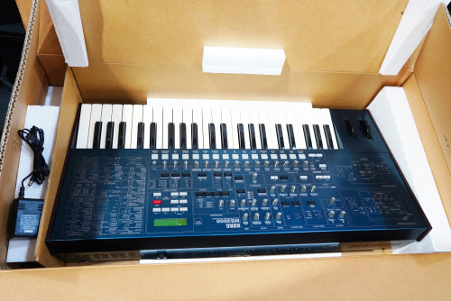 เหมือนใหม่กล่องครบ KORG MS2000 (JAPAN) ซื้อมาน่าจะไม่ได้ใช้เลย เก็บดีมาก สภาพนอนกล่อง 1