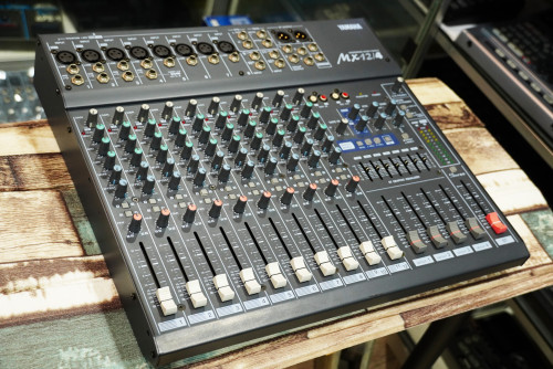(3) ใหม่กริ๊ปญี่ปุ่น YAMAHA MX 12/4 12ช่อง 8ไมค์ 4กรุ๊ป 7band EQ รีเวิร์บเอฟเฟคร้องในตัว ใช้งานปรกติ 1