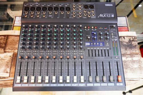 (8) สวยๆจากญี่ปุ่น YAMAHA MX 12/4 12ช่อง 8ไมค์ 4กรุ๊ป 7band EQ รีเวิร์บเอฟเฟคร้องในตัว ใช้งานปรกติ