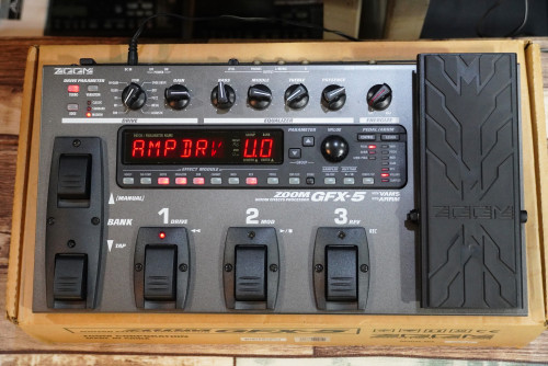 เหมือนใหม่กล่องครบ ZOOM GFX-5 เอฟเฟคกีต้าร์ จังหวะกลองในตัว ซาวด์ดีมาก