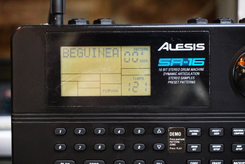 บอกซ์กลอง ALESIS SR-16 (16บิต) ลงจังหวะไทยแล้ว พร้อมอะแด๊ปเตอร์ 1
