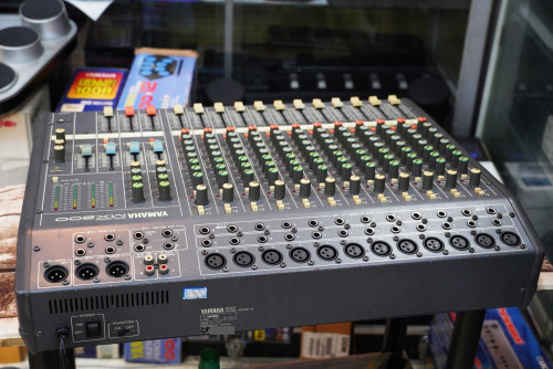 YAMAHA MX200 12ไมค์XLR 4AUX ต่อSend/Returnได้4ทาง มีสวิทช์เลือกอินพุทXLRกับRCA 2