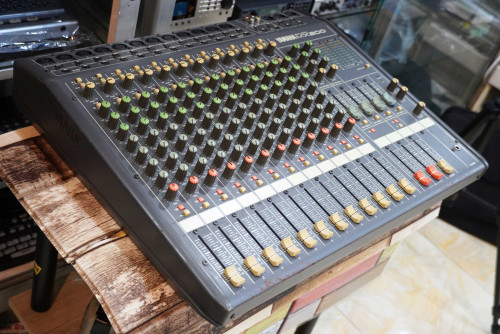 YAMAHA MX200 12ไมค์XLR 4AUX ต่อSend/Returnได้4ทาง มีสวิทช์เลือกอินพุทXLRกับRCA 3