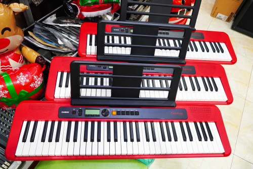 ตัวละ 6000 Casio CT-S200 400เสียง จังหวะหัดเล่นและลำโพงในตัว ต่อแอมป์นอกได้ ใส่ถ่านได้ ต่อUSBได้ 1