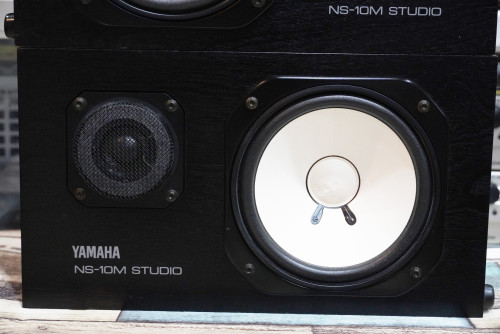 YAMAHA NS-10M STUDIO มอนิเตอร์ แฟลตมาตรฐาน คลาสสิคซีรี่ส์ที่ยังนิยมใช้กันทั่วโลก(MADE IN JAPA 1