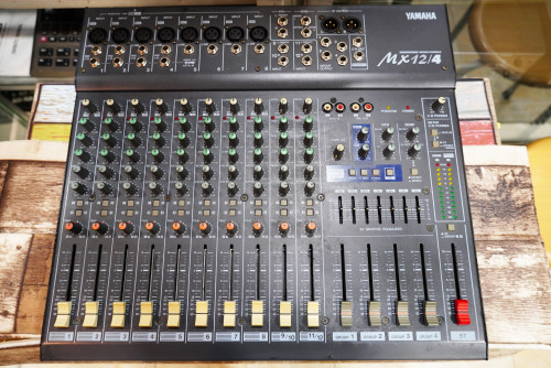 (1) YAMAHA MX 12/4 มิกงานคุณภาพจากญี่ปุ่น ทุกปุ่มใช้งานปรกติ 12ช่อง 8ไมค์ 4กรุ๊ป 7band EQ เอฟเฟคไมค์