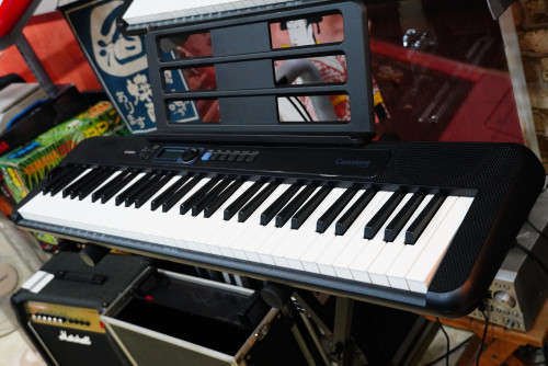 CASIO Casiotone CT-S300 เหมือนใหม่พร้อมอะแด๊ปเตอร์ สแตนด์โน๊ต 3