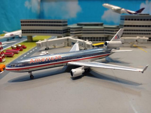P4515 1:400 American MD-11 N1762B [Width 12 Length 15 Height 4.5 cms]