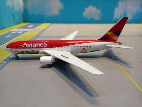 IF762AV1123SP 1:200 Avianca 767-200 N988AN [Width 23.5 Length 24 Height 7.5 cms] 2