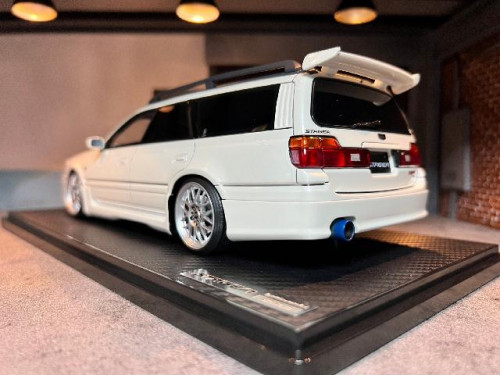 Ignition: IG2885 1:18 Nissan Stagea 260RS (WGNC34) Pearl White [Width 10 Length 24 Height 7 cms] 2