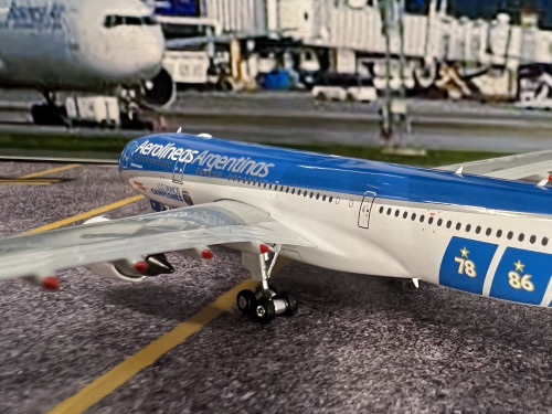 Phoenix 1:400 Aerolineas Argentinas A330-200 LV-KAO “Llevamos Campeones” P4600 6