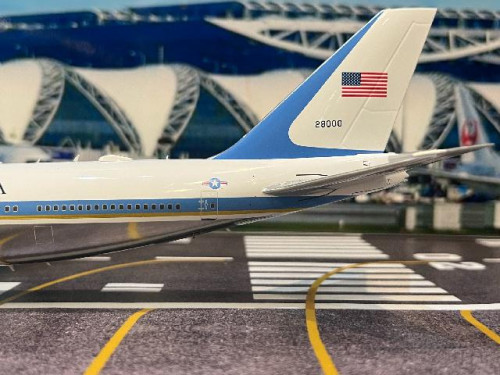 Inflight 1:200 USAF VC-25A #28000t IFVC25A1126P [Width 30 Length 35 Height 10 cm] 6