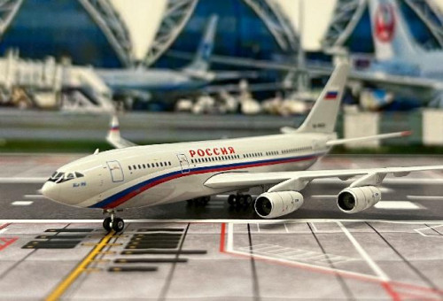 Phoenix 1:400 Rossiya SLO IL-96-300 RA-96023 PH12054 [Width 15 Length 13.5 Height 4 cm] 7
