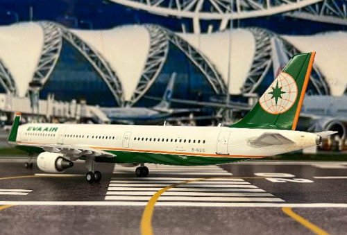 JCWings 1:200 EVA A321 B-16216 LH2095 [Width 17.5 Length 22 Height 6 cm] 7