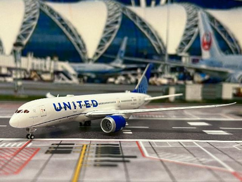 Gemini Jets 1:400 United Airlines B787-8 N26902 GJ2329 5