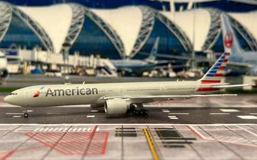 Gemini Jets 1:400 American 777-300ER N722AN GJ2303 [Width 16 Length 18 Height 5 cm] 1
