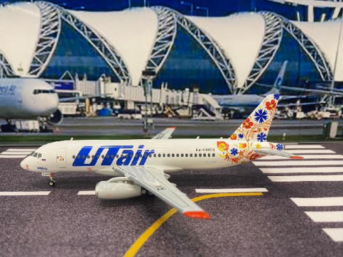 Herpa Wings 1:200 UTair Express Superjet 100 RA-89033 HW572897 [Width 17 Length 17 Height 6 cm] 2