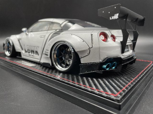 Ignition [IG2343] 1:18 LB-WORKS Nissan GT-R R35 type 2 Silver With Mr. Kato [Width 10 Length 25 Heig 3
