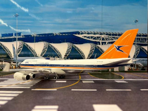 Inflight 1:200 South African 747-444 ZS-SAW IF744SA0524P [Width 30 Length 35 Height 6 cms] 3