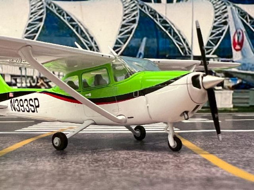 Gemini Jets 1:72 Cirrus Aviation Cessna 172S N393SP GG020 [Width 15 Length 12 Height 3.5 cm] 7