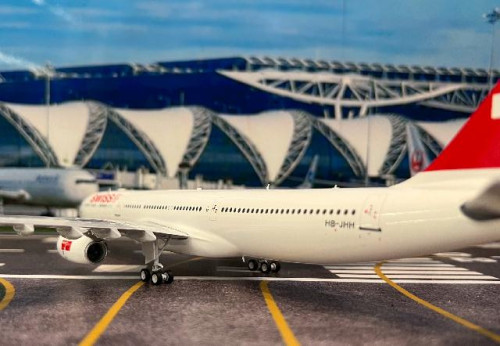 Inflight 1:200 Swiss A330-300 HB-JHH B333JHH  [Width 30 Length 31 Height 8.5 cm] 8