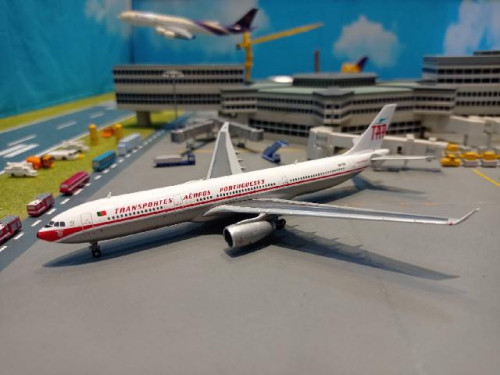 GJ1685 1:400 TAP A330-300 Retro Livery CS-TOV [Width 15 Length 15.5 Height 4 cms.]
