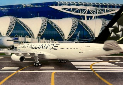 Inflight 1:200 BMI British Midland A330-243 G-WWBM SA IF332BMWBM [Width 30 Length 31 Height 8.5 cm] 8