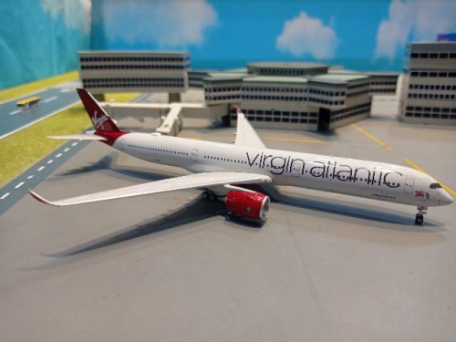 Phoenix P4565 1:400 Virgin Atlantic A350-1000 G-VRNB [Width 16 Length 18 Height 4 cms]