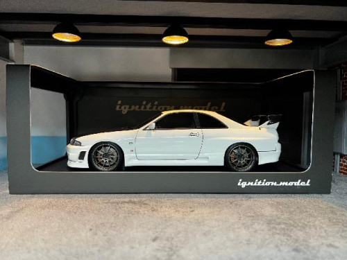 Ignition [IG2781] 1:18 Nissan Skyline GT-R (BCNR33) White [Width 10 Length 27 Height 7 cms] 9