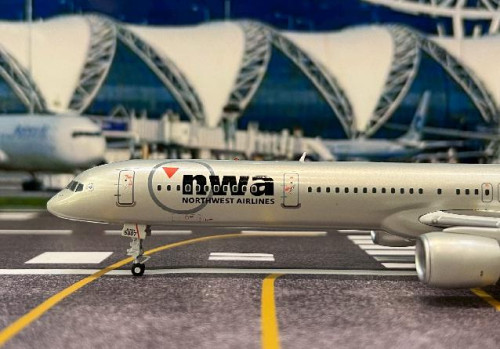 Gemini Jets 1:200 Northwest 757-300 N587NW G21422 [Width 19 Length 27 Height 6.5 cm] 5
