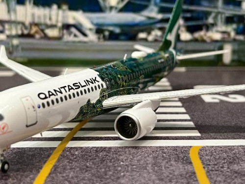 Gemini Jets 1:200 QantasLink A220-300 VH-X4A “Minyma Kutjara Tjukurpa” G21319 7