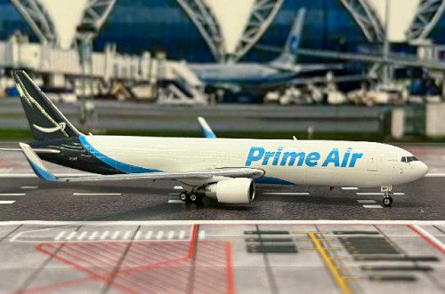Phoenix 1:400 Amazon Prime B767-300ER C-GAZI P4674 [Width 12 Length 13.5 Height 3.5 cm] 2