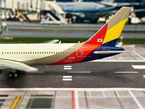 JCWings 1:400 Asiana 767-300 HL7528 XX40668 [Width 12 Length 13.5 Height 3.5 cm] 6