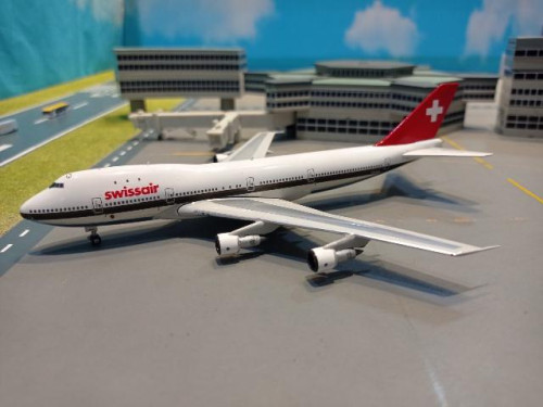 Phoenix PH1835 1:400 Swissair 747-200 HB-IGA [Width 16 Length 16.5 Height 4.5 cms]