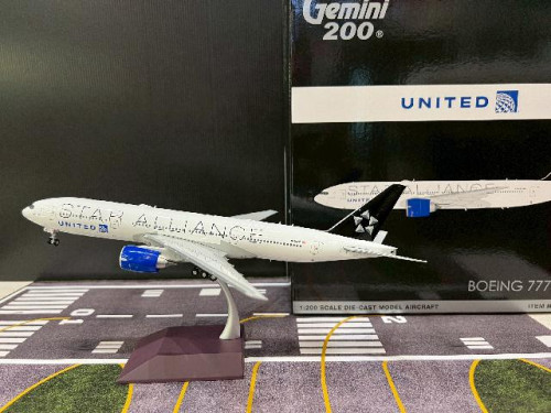Gemini Jets 1:200 United 777-200ER N77022 Star Alliance G21380 [Width 33 Length 32 Height 8 cms]