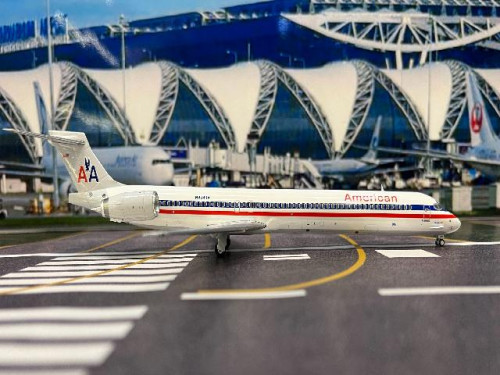 Gemini Jets 1:200 American MD-90 N904RA G21329 2