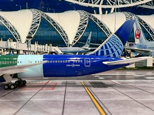 Gemini Jets 1:400 United Airlines B787-9 N24988 'SAF' GJ2333 4