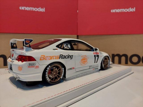 One Model: 21D01-01 1:18 DC5 Type R Beams Integra Racing #17 [Width 10 Length 25 Height 7 cms] 3