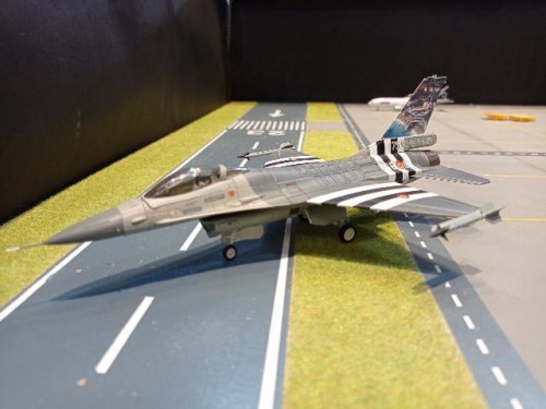 Hobby Master HA3878 1:72 F-16AM 