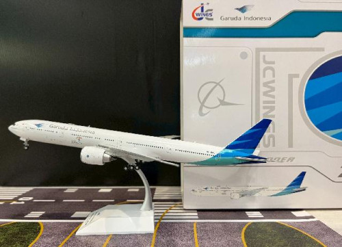 JCWings 1:200 Garuda 777-300ER PK-GIA LH2286 [Width 33 Length 37 Height 8 cm]